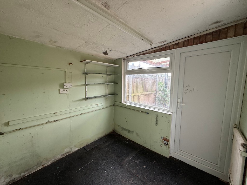 Lot: 163 - THREE-BEDROOM DETACHED HOUSE FOR IMPROVEMENT - Carpeted utility room with windows and door to garden